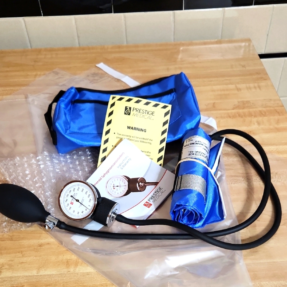 BLOOD PRESSURE CUFF KIT.